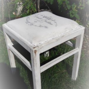 Hocker-Shabby-Chic-Chalet-Deco