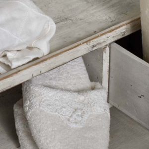 Artte Pura - creme Frottee-Hausschuhe mit Stickerei